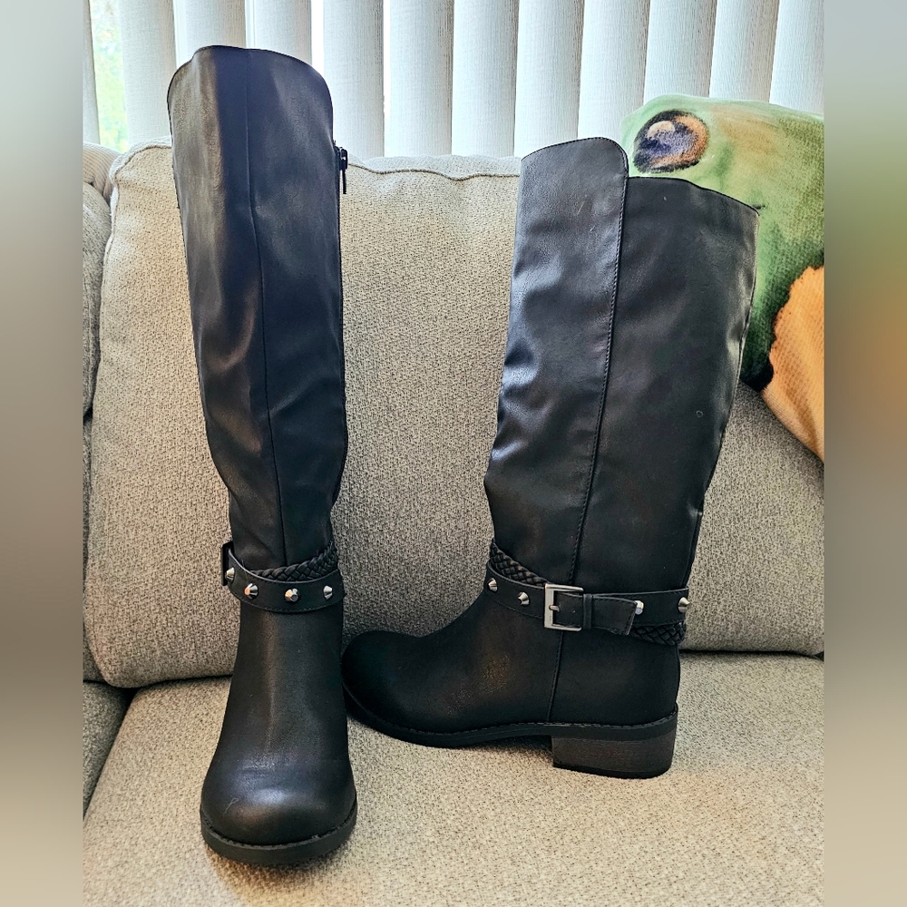WOMENS SIZE 6 BOOTS